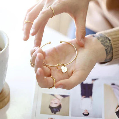 Belle – Bracelet Initiale Élégant