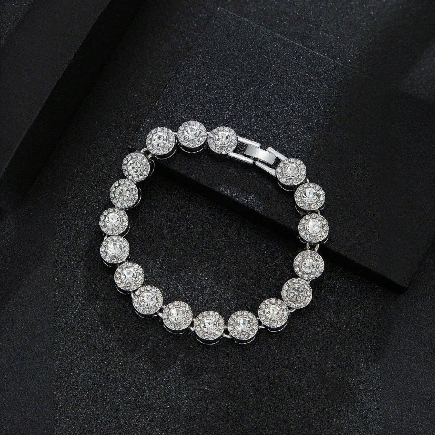 Elora – Bracelet Cercle Brillant en Strass