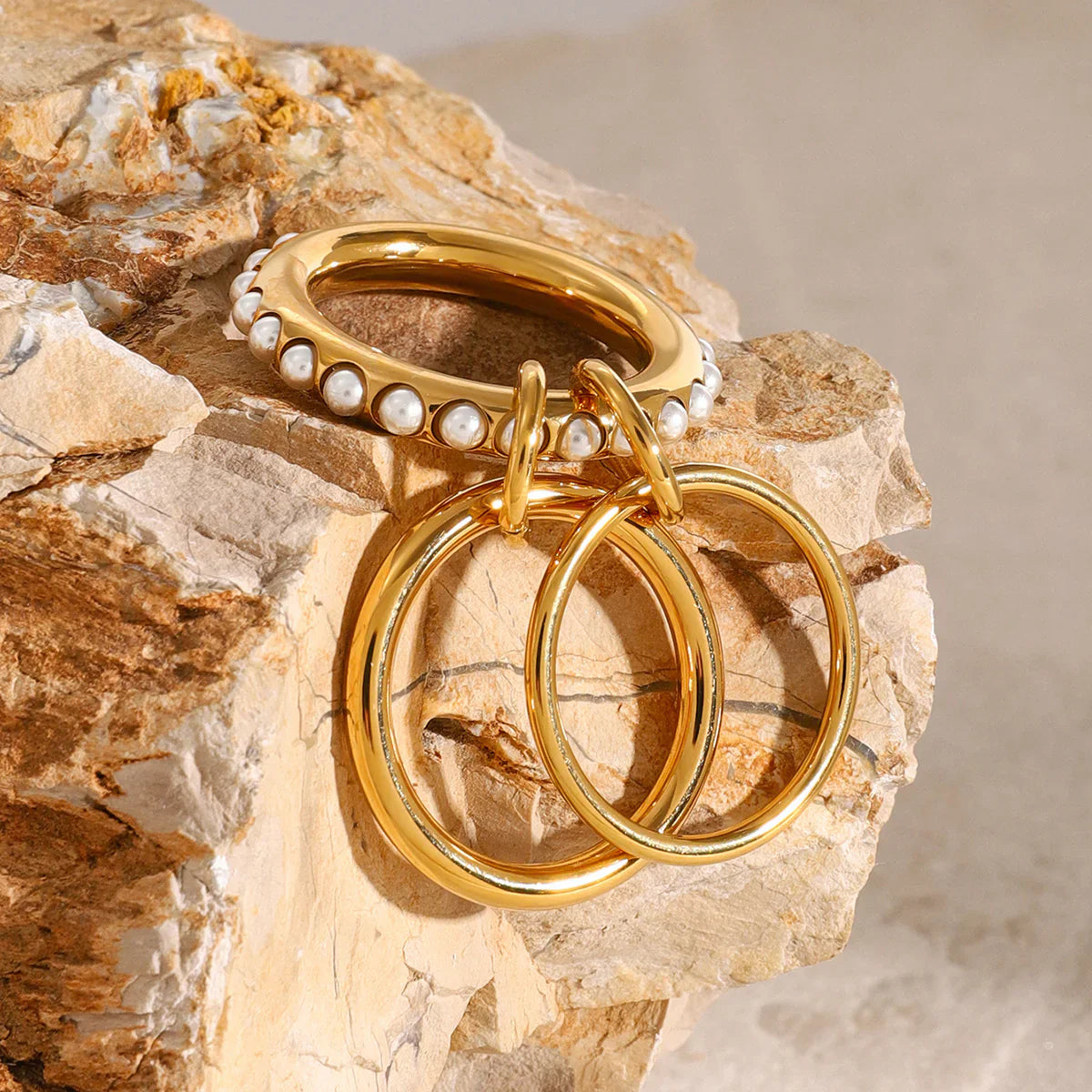 Briana – Bague Empilée à Perles Élégante