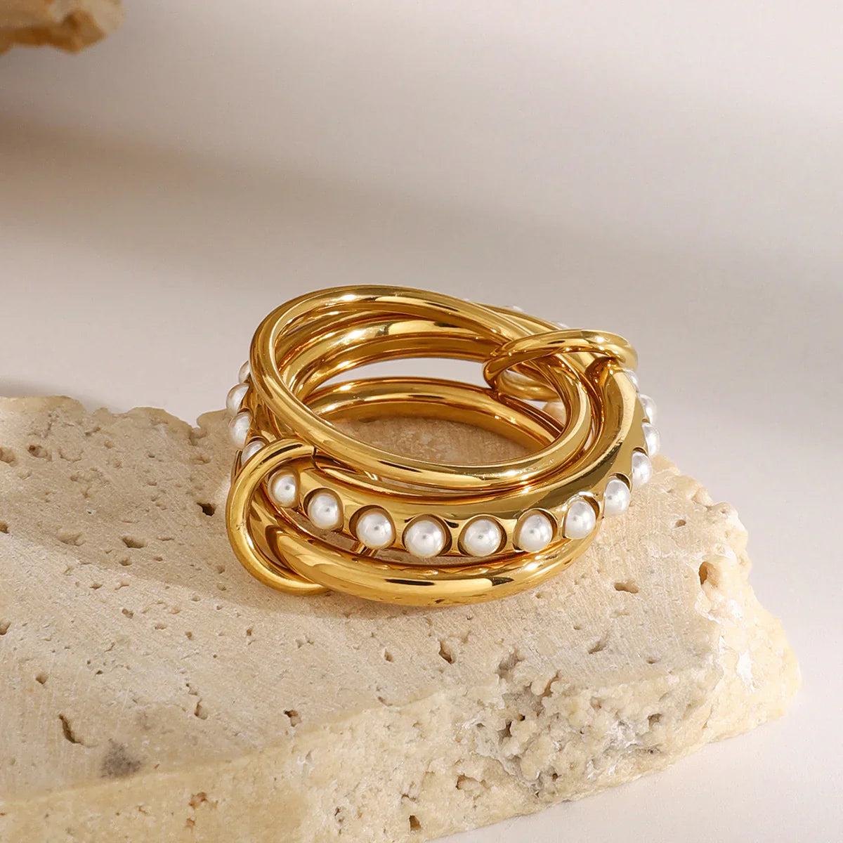 Briana – Bague Empilée à Perles Élégante