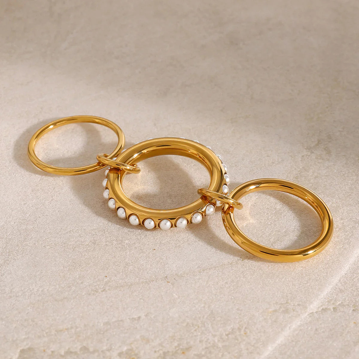 Briana – Bague Empilée à Perles Élégante