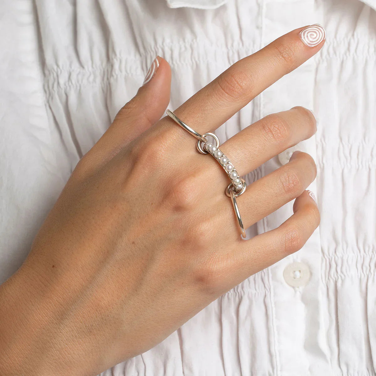 Briana – Bague Empilée à Perles Élégante