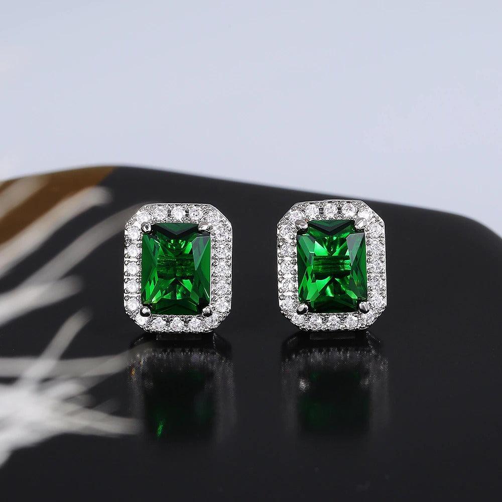 Elianne – Boucles Carrées Serties de Zircons Verts