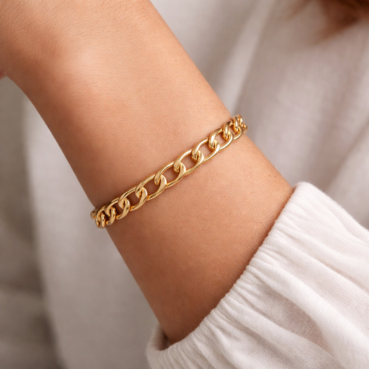 Mikha – Bracelet Découpé avec Charms Élégants