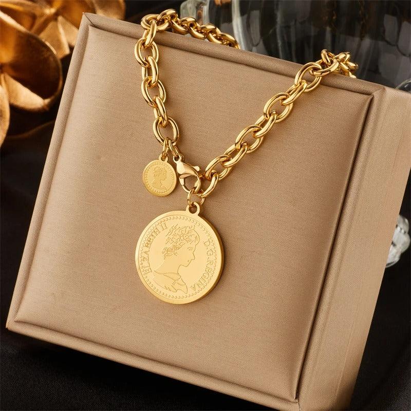 Rita – Collier Pendentif Rond en Acier Titane Style Rétro