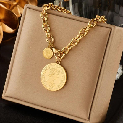 Rita – Collier Pendentif Rond en Acier Titane Style Rétro