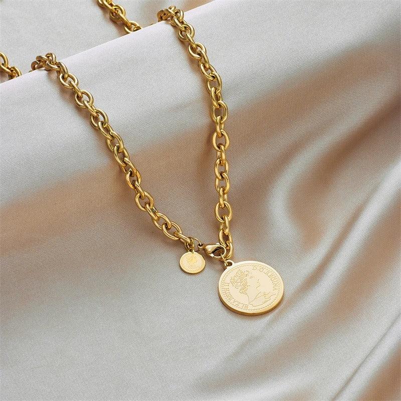 Rita – Collier Pendentif Rond en Acier Titane Style Rétro