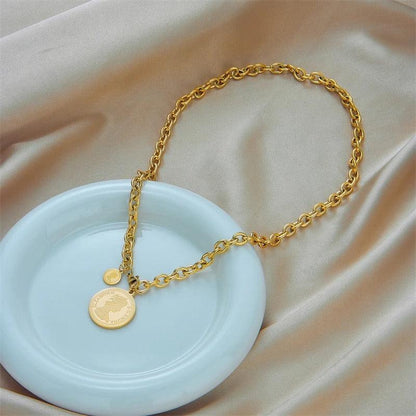 Rita – Collier Pendentif Rond en Acier Titane Style Rétro