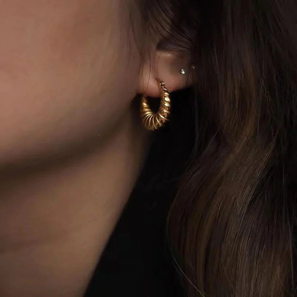 Chiara – Boucles d’Oreilles Chic à Motif Damier