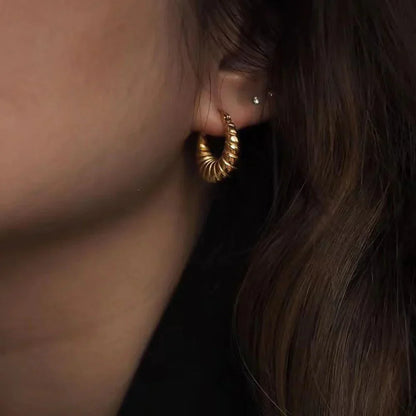 Chiara – Boucles d’Oreilles Chic à Motif Damier
