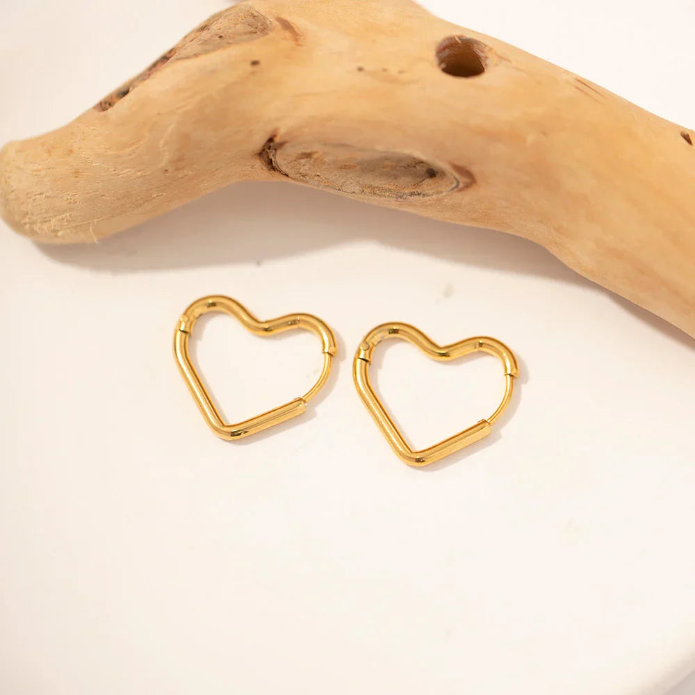Myra – Boucles d’Oreilles Cœur Dorées