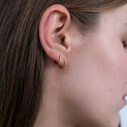 Verna – Boucles d'oreilles Huggie Éternité