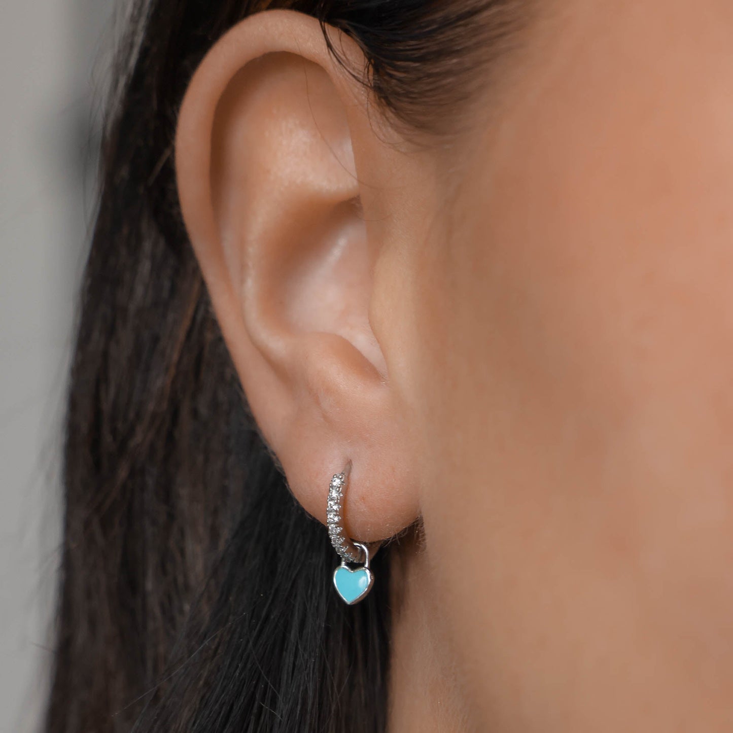 Gabby – Boucles d’Oreilles Huggies en Forme de Cœur