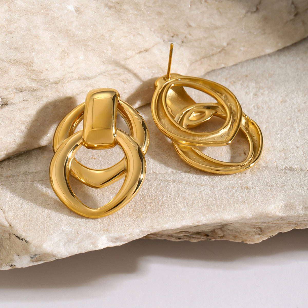 Vera – Boucles d’Oreilles Géométriques Dorées
