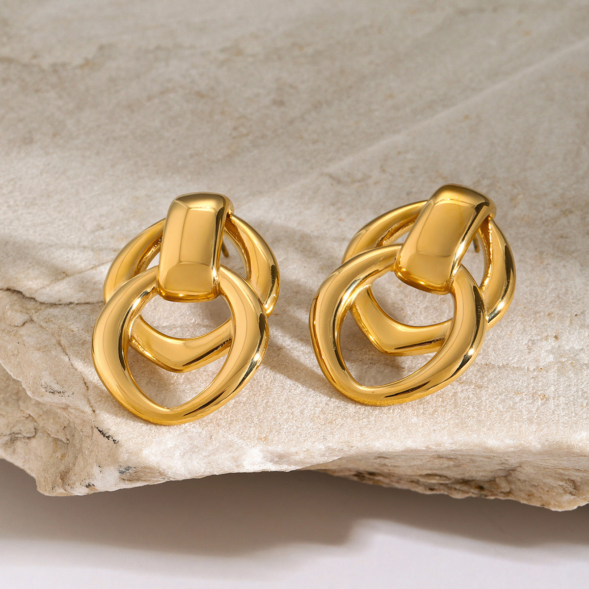 Vera – Boucles d’Oreilles Géométriques Dorées