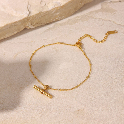 Chloe – Bracelet de Cheville Bar Doré Raffiné