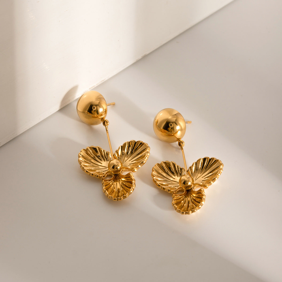 Brianna – Boucles d’Oreilles Pansy Dorées