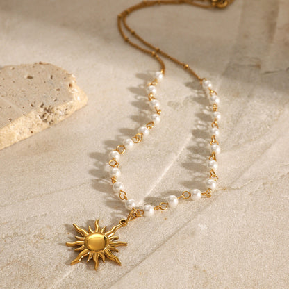 Kim – Collier Pendentif Soleil Perlé Doré