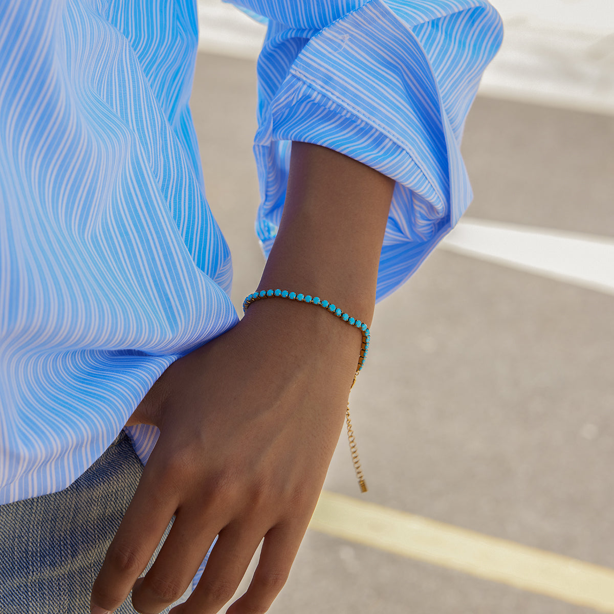 Iris – Bracelet Pierre Bleue Incrustée en Cuivre