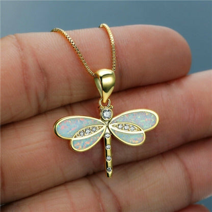 Maggie – Collier Libellule Dorée avec Opale