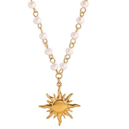 Kim – Collier Pendentif Soleil Perlé Doré