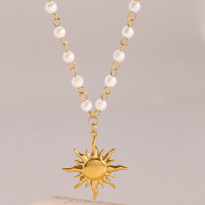Kim – Collier Pendentif Soleil Perlé Doré