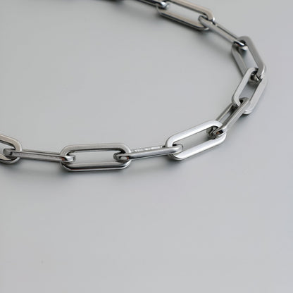 Nayumi – Bracelet Chaîne Épaisse avec Boucle Carrée Géométrique