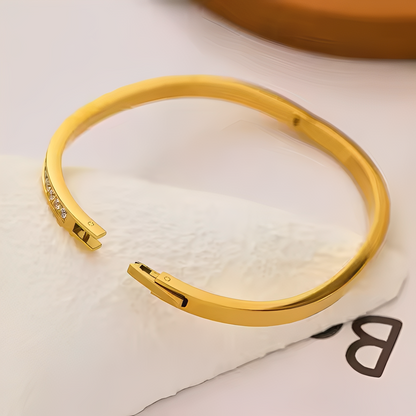 Amelie – Bracelet étoilé en acier titane