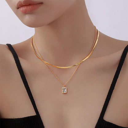 Viy – Pendentif Cristal Carré Élégant