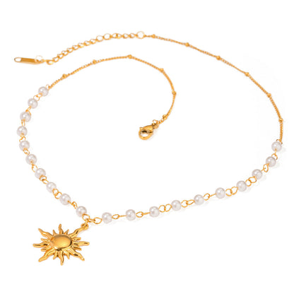 Kim – Collier Pendentif Soleil Perlé Doré