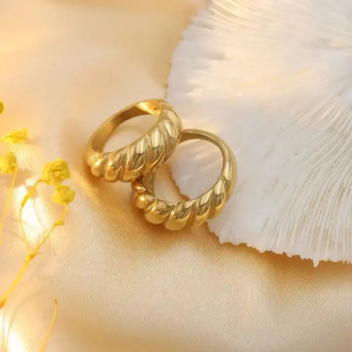 Zie – Bague rétro à surface ondulée sculptée
