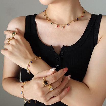 Isalya – Bracelet doré tendance au style universel