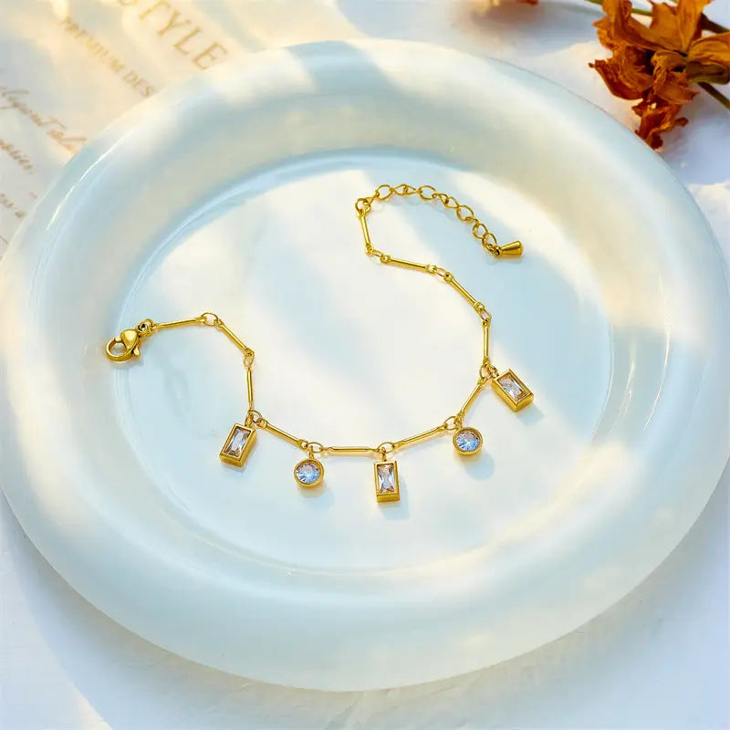 Oriana – Bracelet Chaîne Orné de Cristaux Rond et Carré