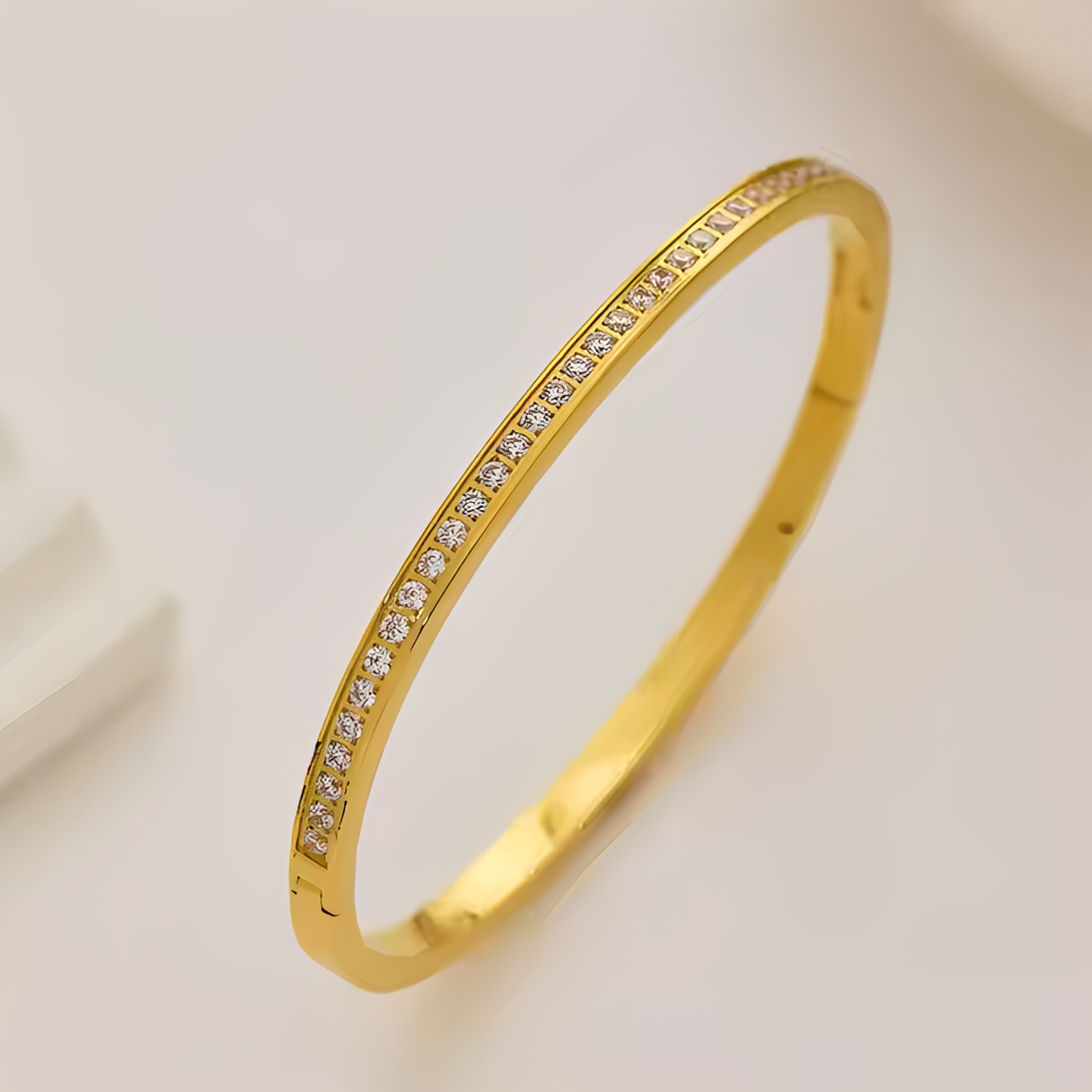 Amelie – Bracelet étoilé en acier titane