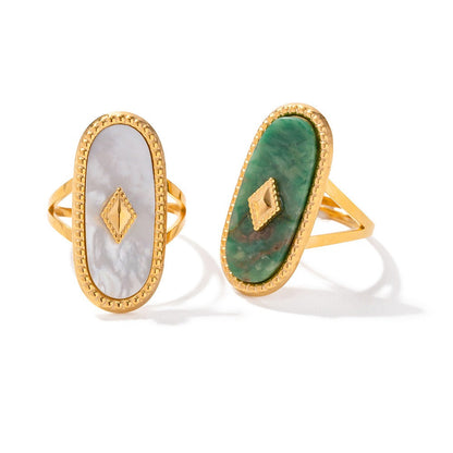 Rhea – Bague Rétro Dorée à Pierre Naturelle