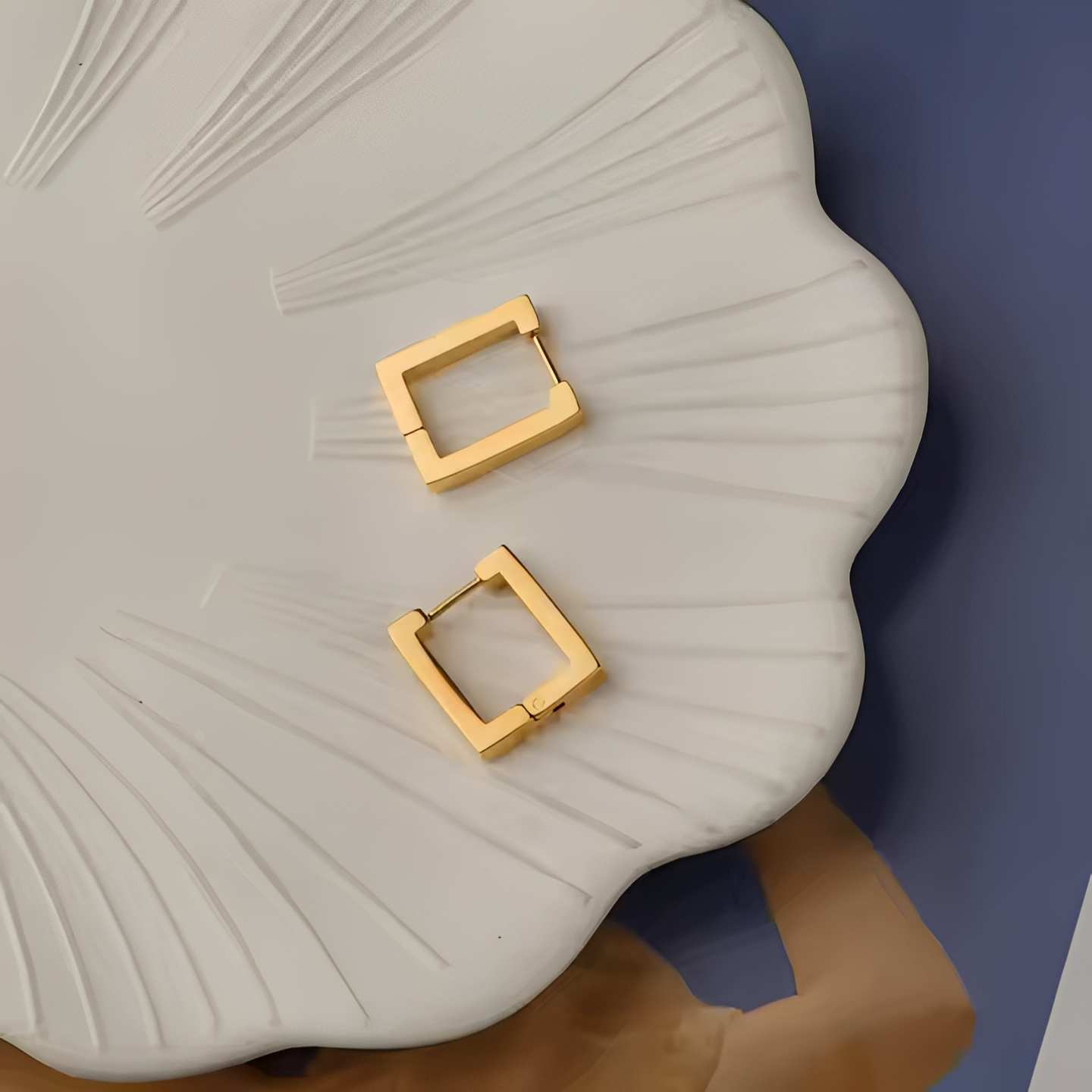 Elise – Boucles d’Oreilles Puces Rétro Simples Femme