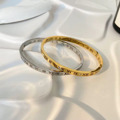 Frankie – Bracelet Bangle avec Nombres Romains