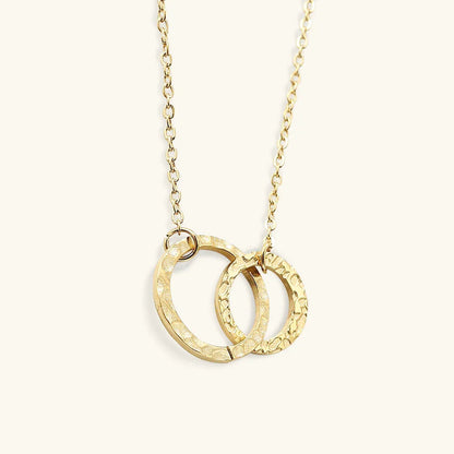 Isabelle – Collier Hoop en Or Élégant