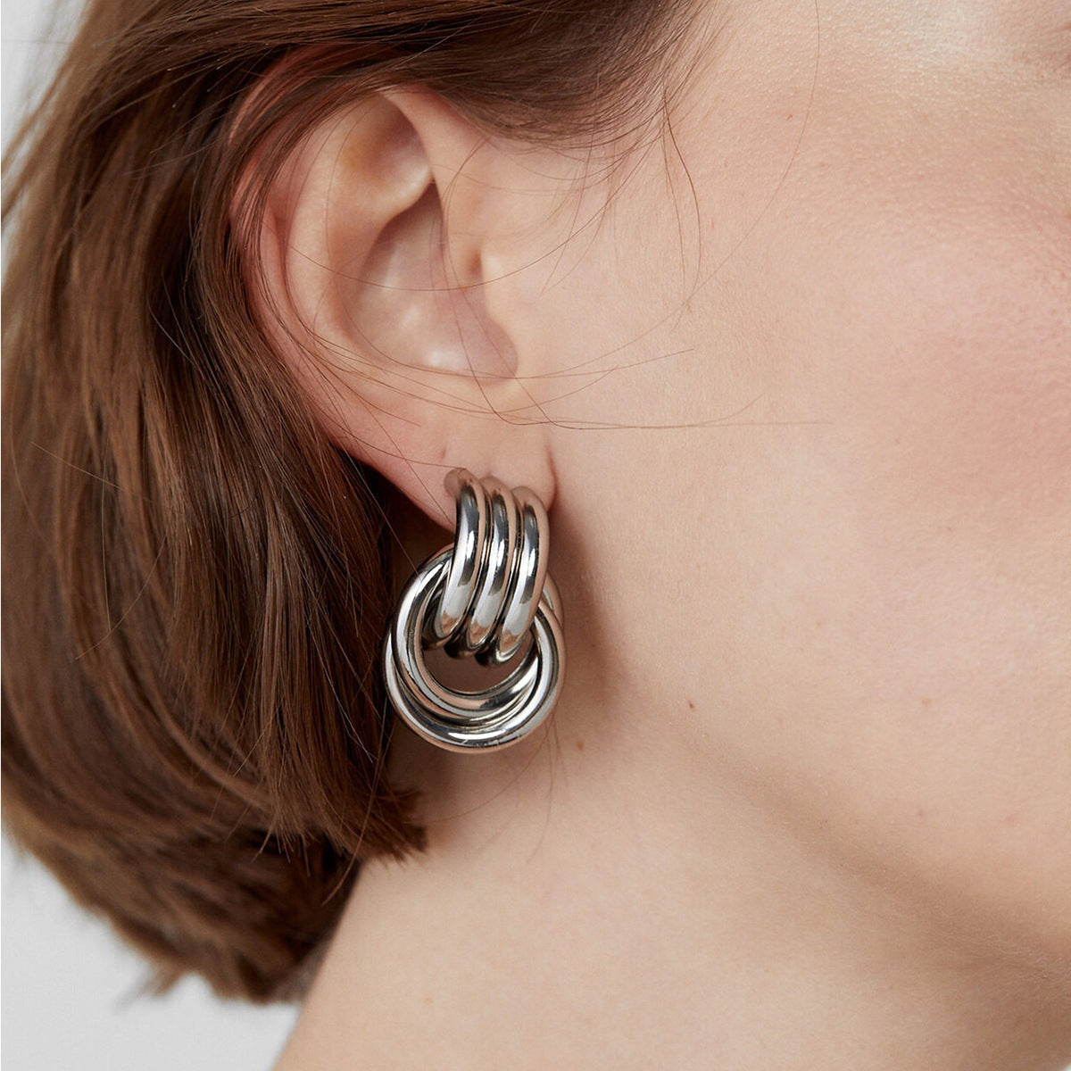 Anna – Boucles d'Oreilles Créoles Entrelacées Élégantes