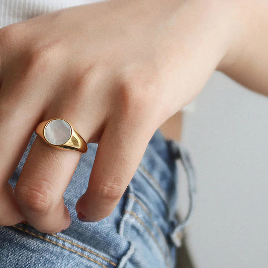 Daphne – Bague en Or avec Nacre
