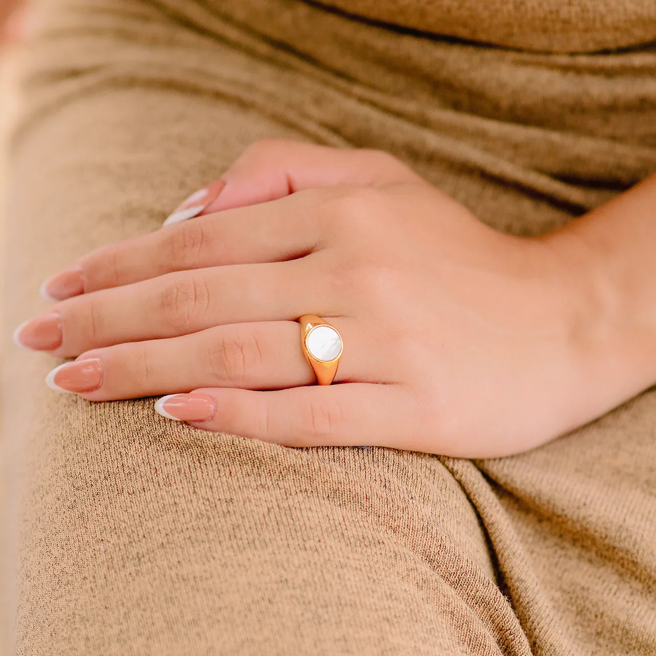 Daphne – Bague en Or avec Nacre