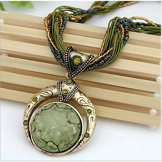 Raya – Collier Doré avec Pendentif Vert