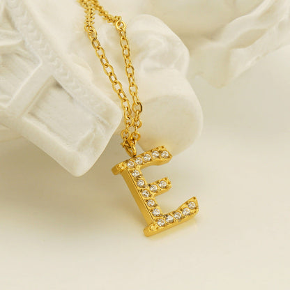 Flora – Collier Lettre Fin et Élégant
