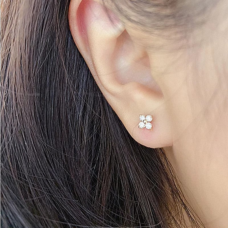 Mia – Puces d’Oreilles en Cristal Étincelant