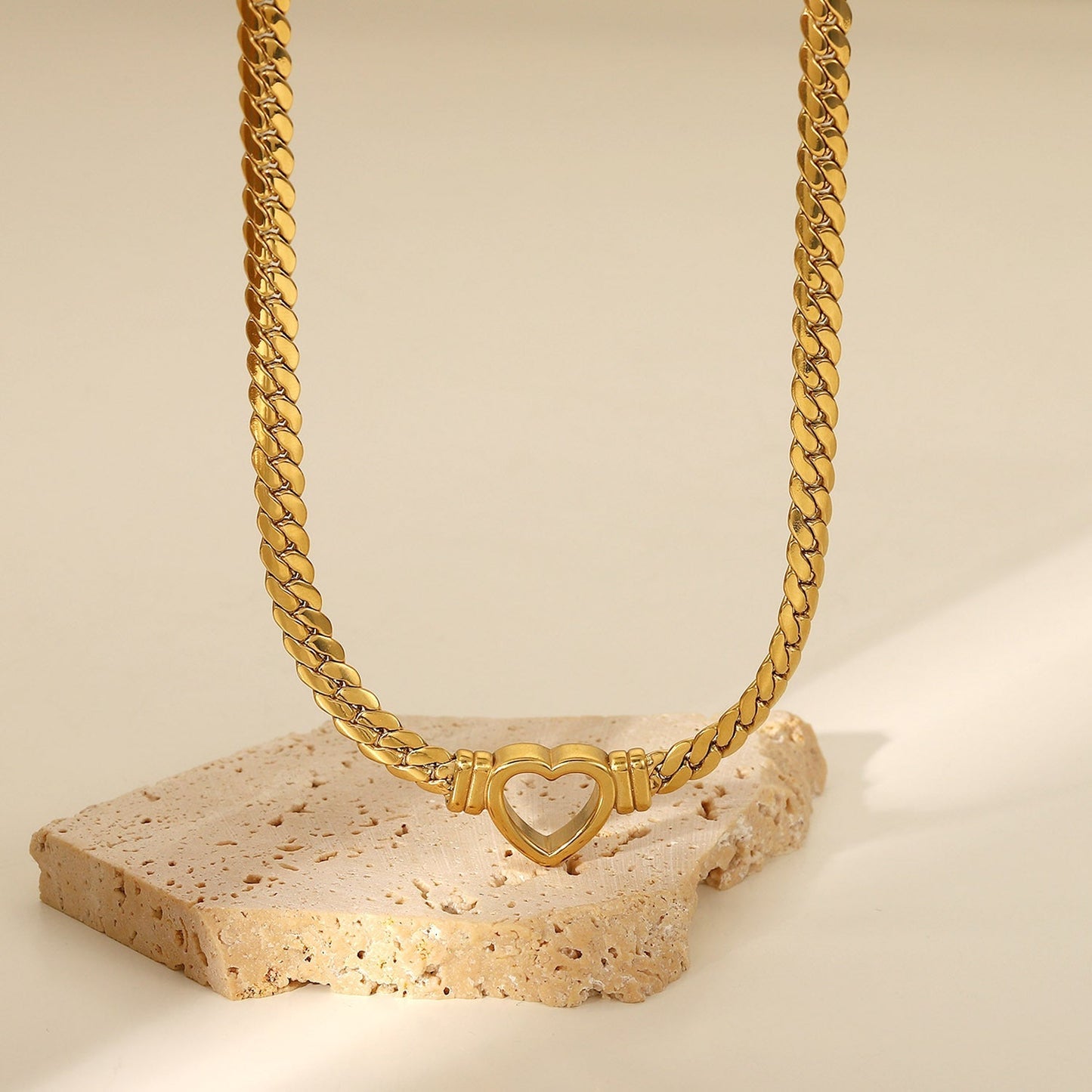 Ara – Collier Ras-du-Cou Cœur Doré