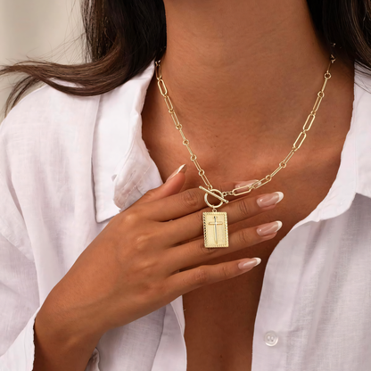 Marielle – Collier Croix Clou Élégant
