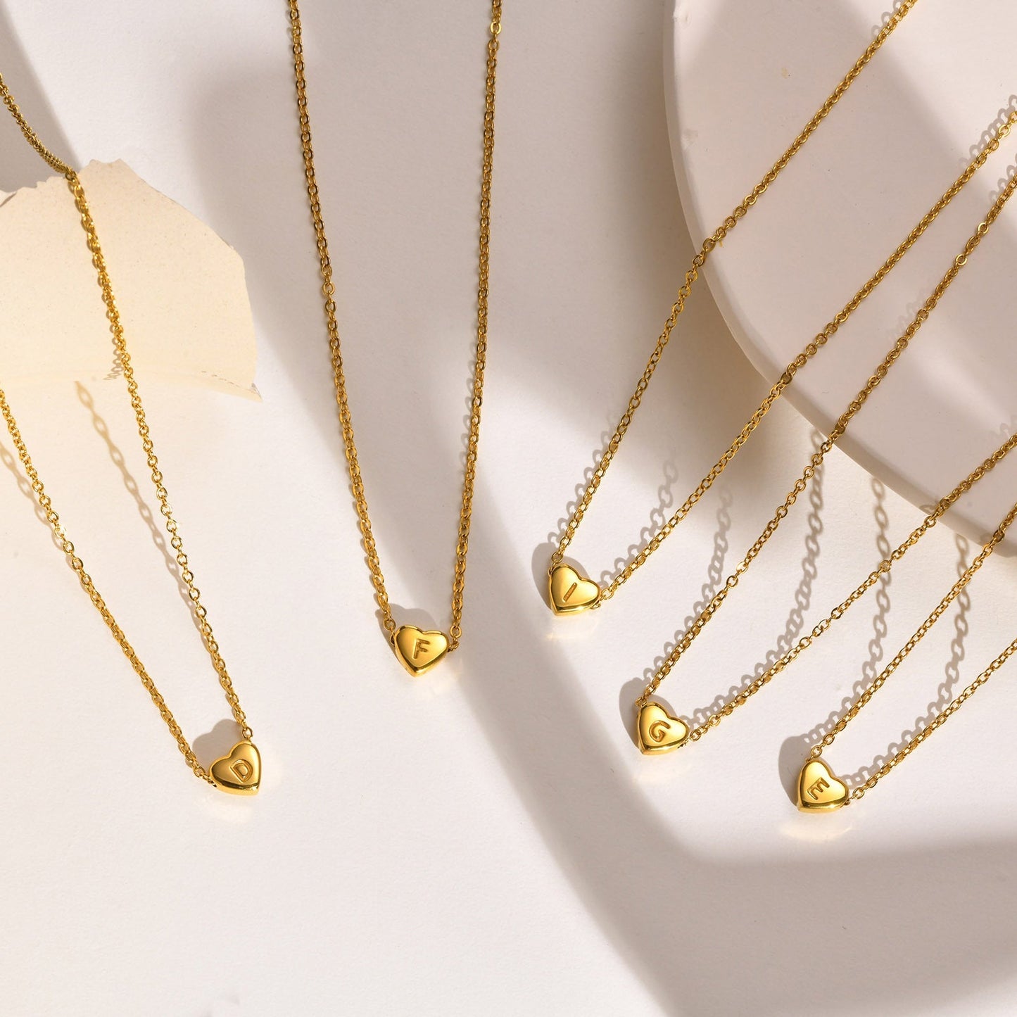 Arielle – Collier Cœur Initiale Doré