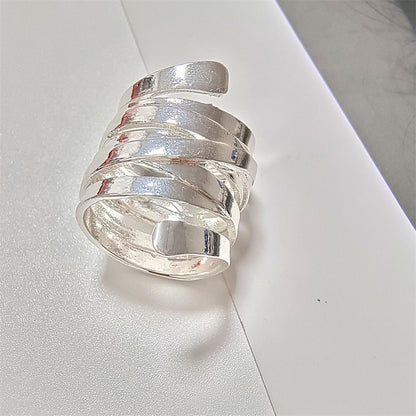 Kael – Bague Anneau Enroulé Style Industriel en Métal