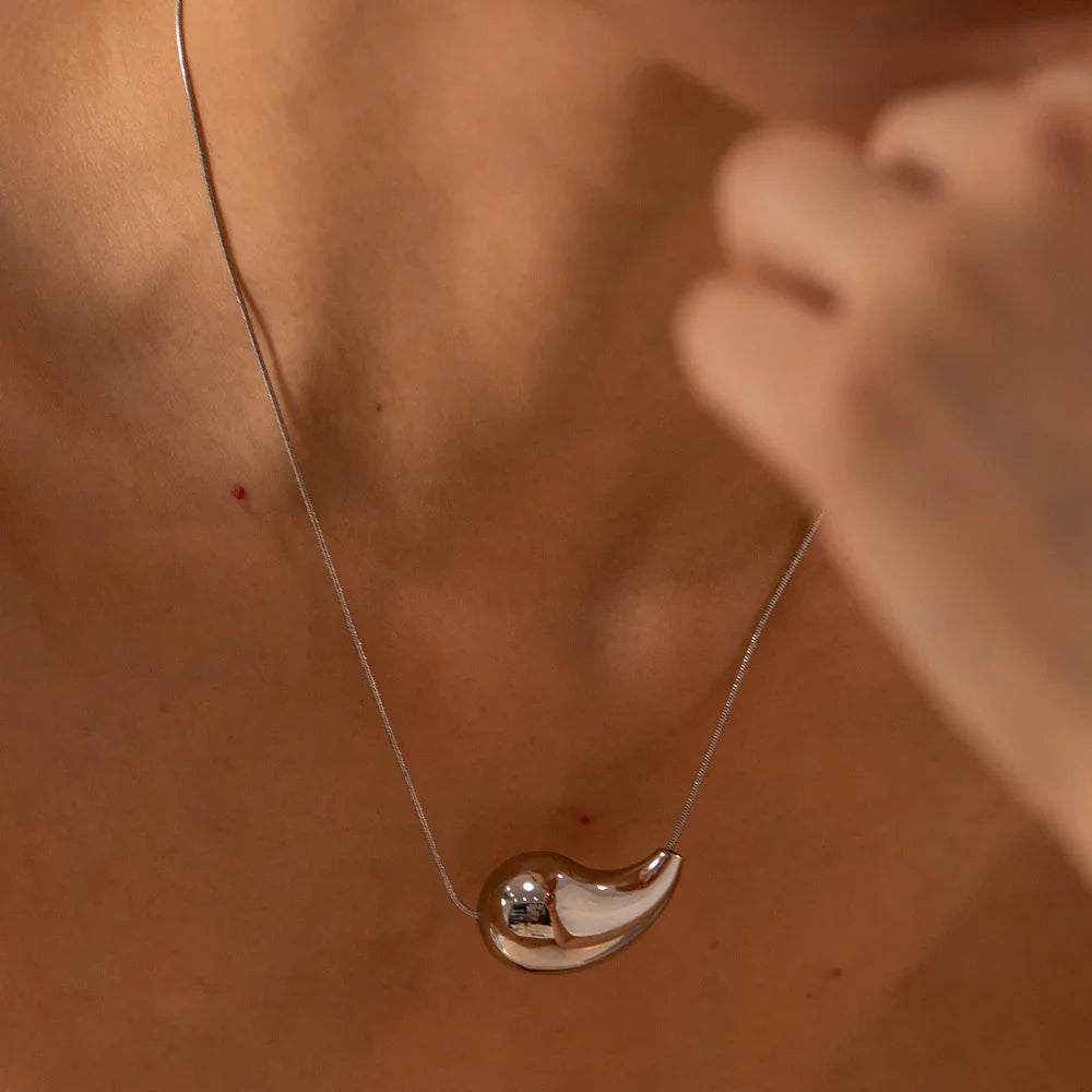 Sandra – Collier Goutte Élégante