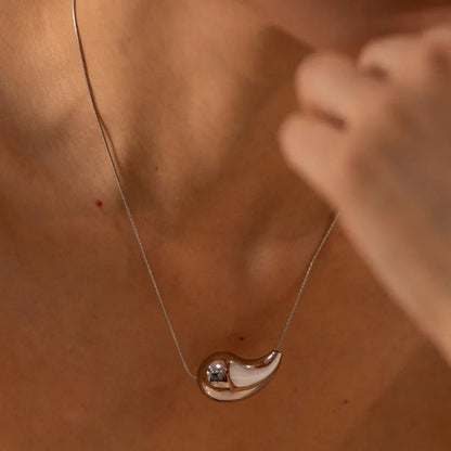 Sandra – Collier Goutte Élégante